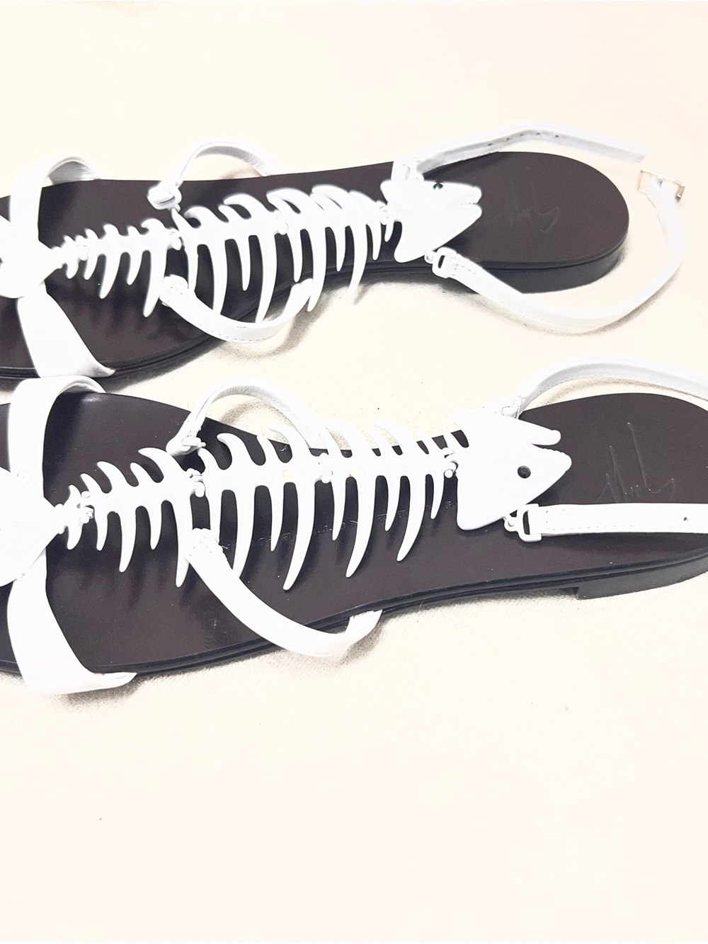 Guiseppe Zanotti White Fishbone Strappy Flat Sandals - 2.0 - Picture 4 of 6